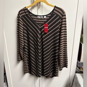 Avenue Three quarter sleeve v-neck Top Size 14/16